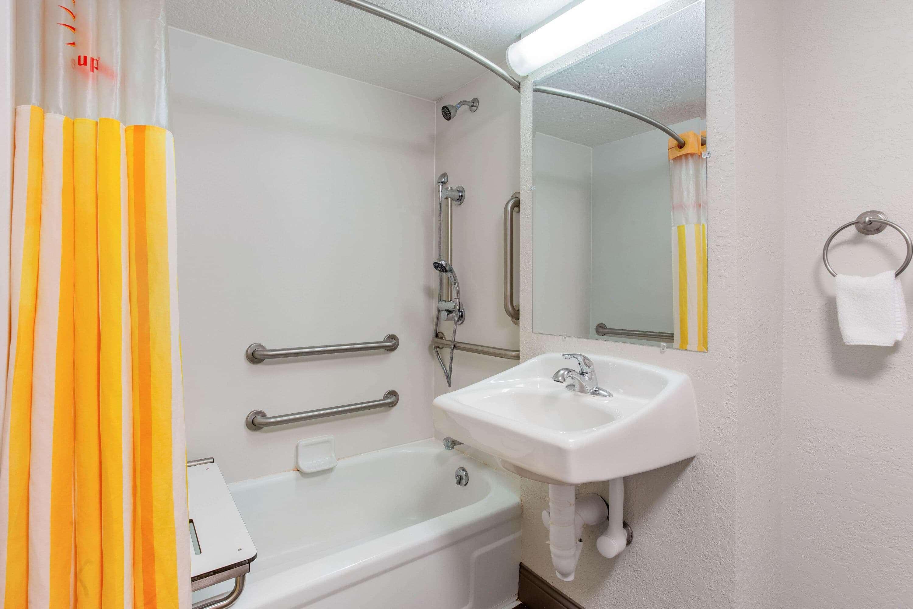 La Quinta Inn By Wyndham Champaign Zewnętrze zdjęcie